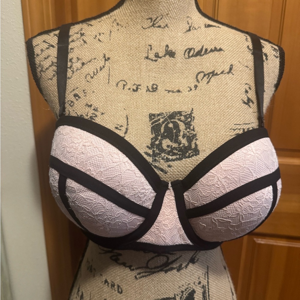 Torrid Lace 5 way push up Bra in Pink and Black